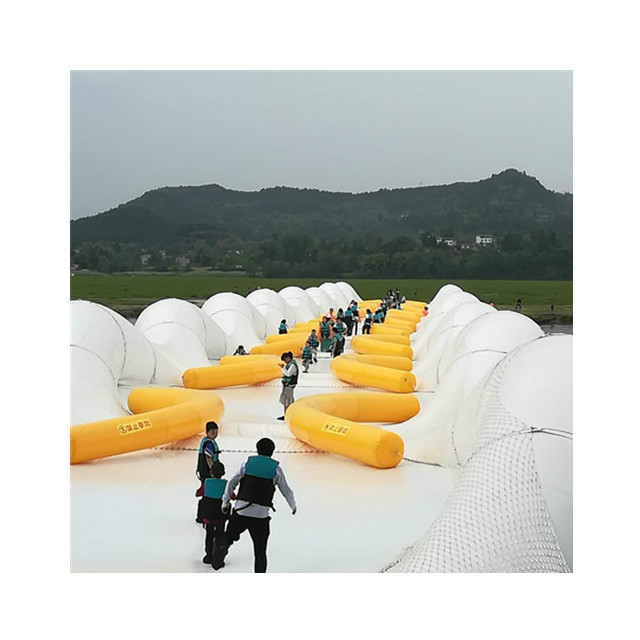 江南蹦床桥农庄游乐场景区新的项目新款充气蹦床桥制作厂家热门